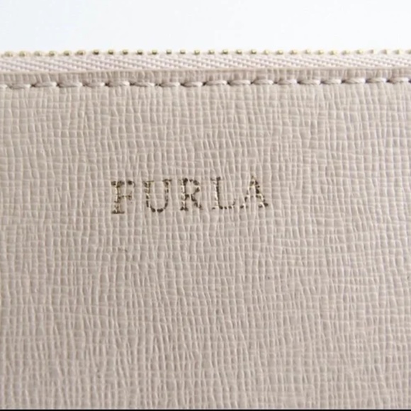 NWT Furla Wristlet Beige/Tan Saffiano Leather Envelope in Excellent Condition